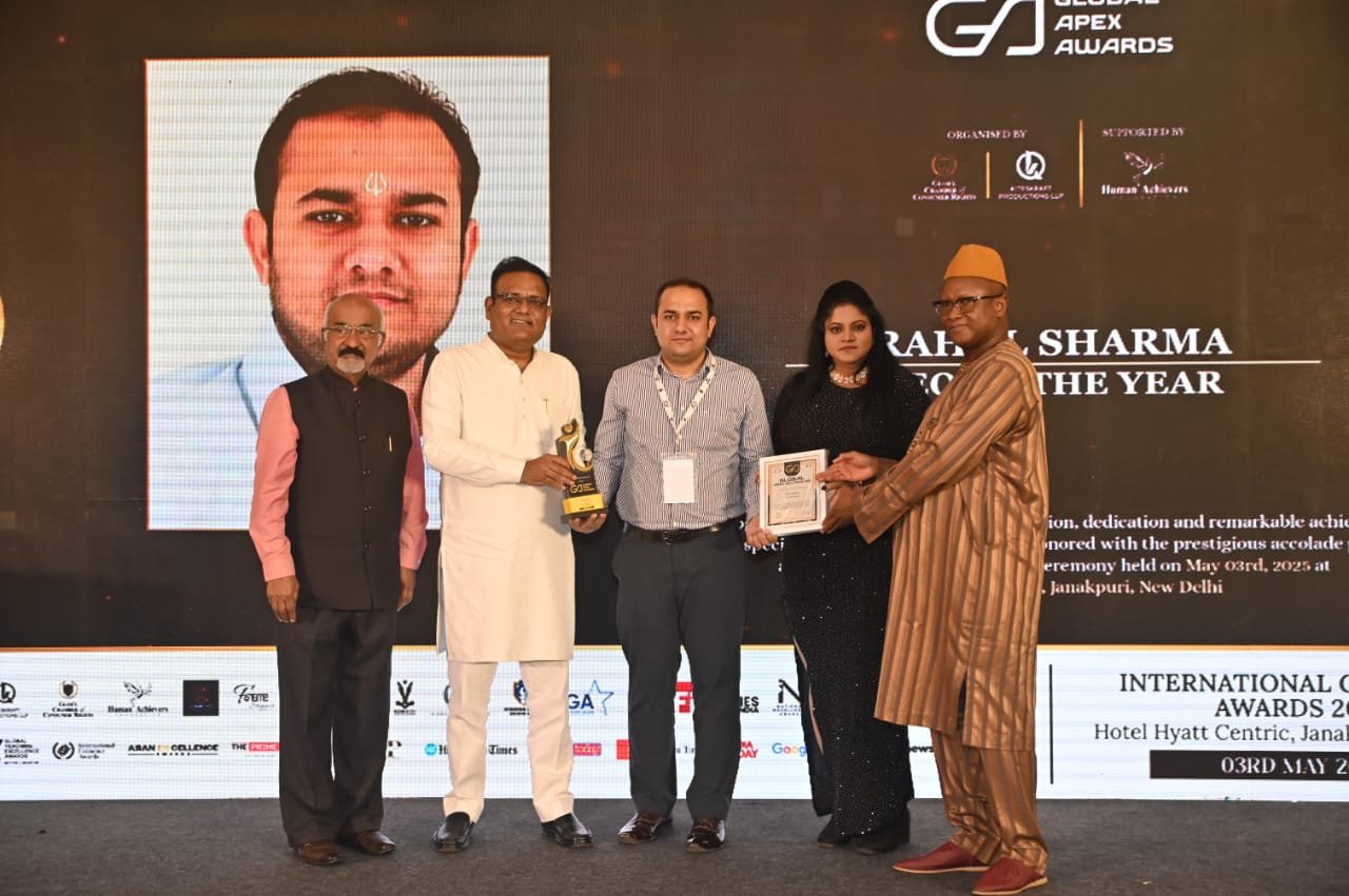 Rahul Sharma receiving the CEO of the Year 2025 award