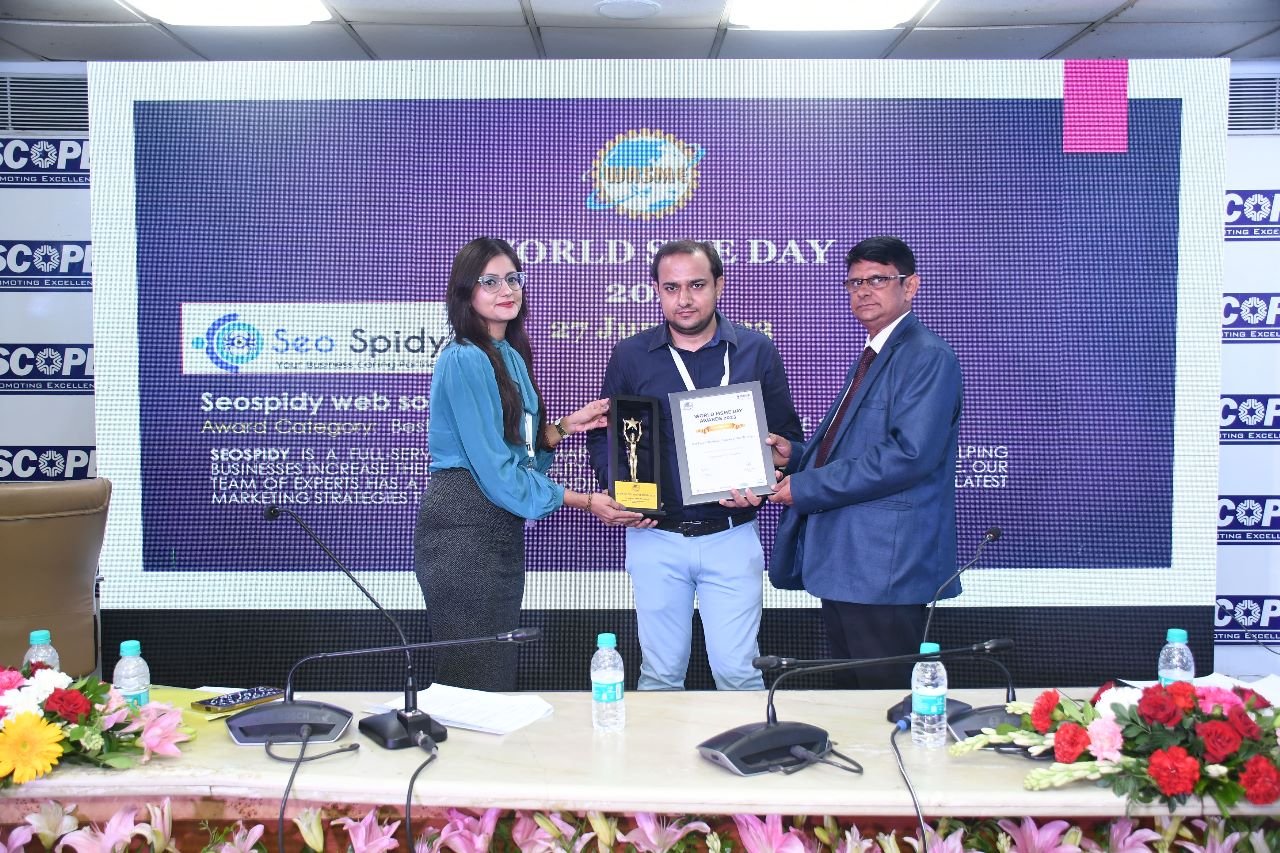 Seospidy receiving the Best Performance Marketing Agency award in the MSME sector